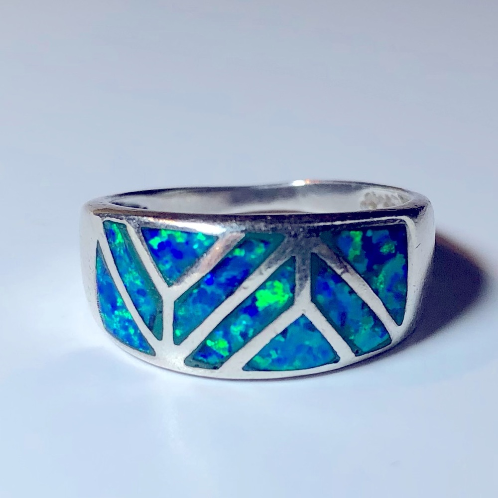 Sterling Silver with Opal inlay Ring; approx. size 6.5-7.5